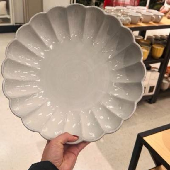 Hearth & Hand 98oz Scalloped Edge Stoneware Shallow Serving Bowl - Picture 1 of 8